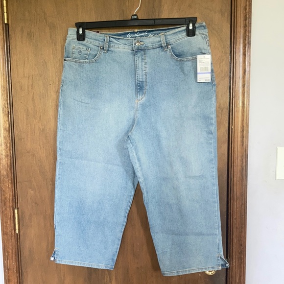 Gloria Vanderbilt Denim - Gloria Vanderbilt Amanda Capri jean classic rise size 18